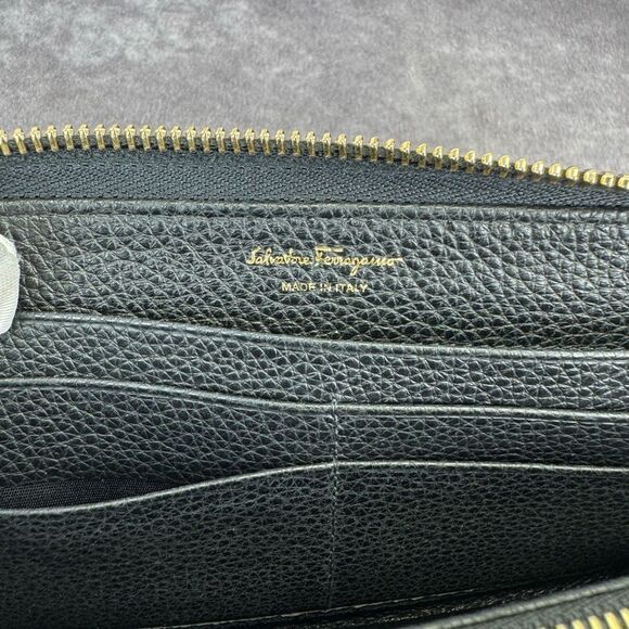 Salvatore Ferragamo Gancini City Zip Black Leather Wallet - Picture 8 of 11